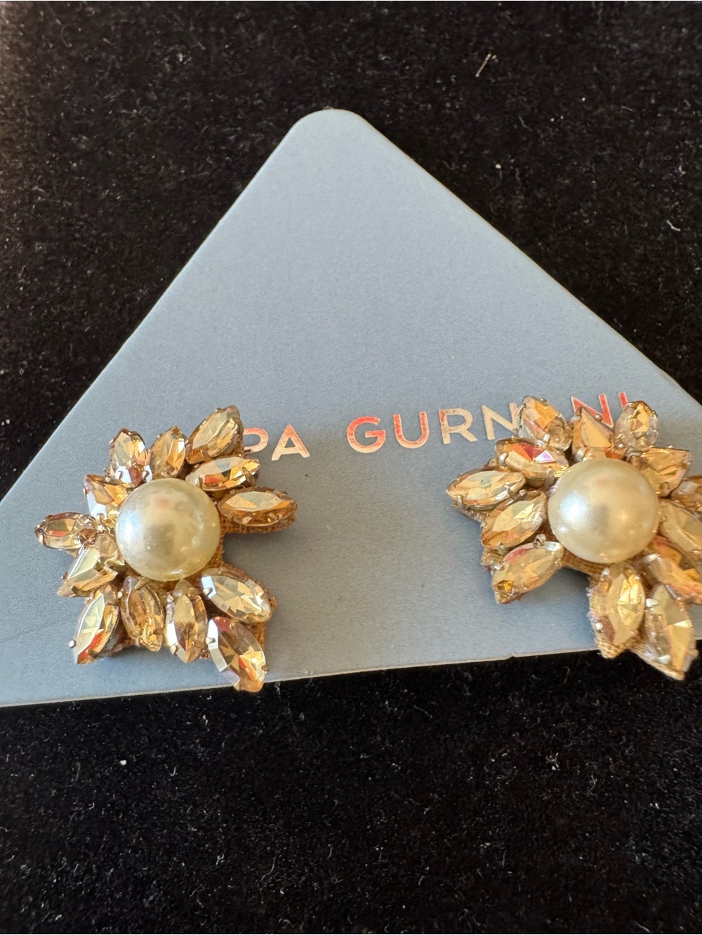 NWT Deepa Gurnani Crystal and Pearl Goldtone stud Earrings